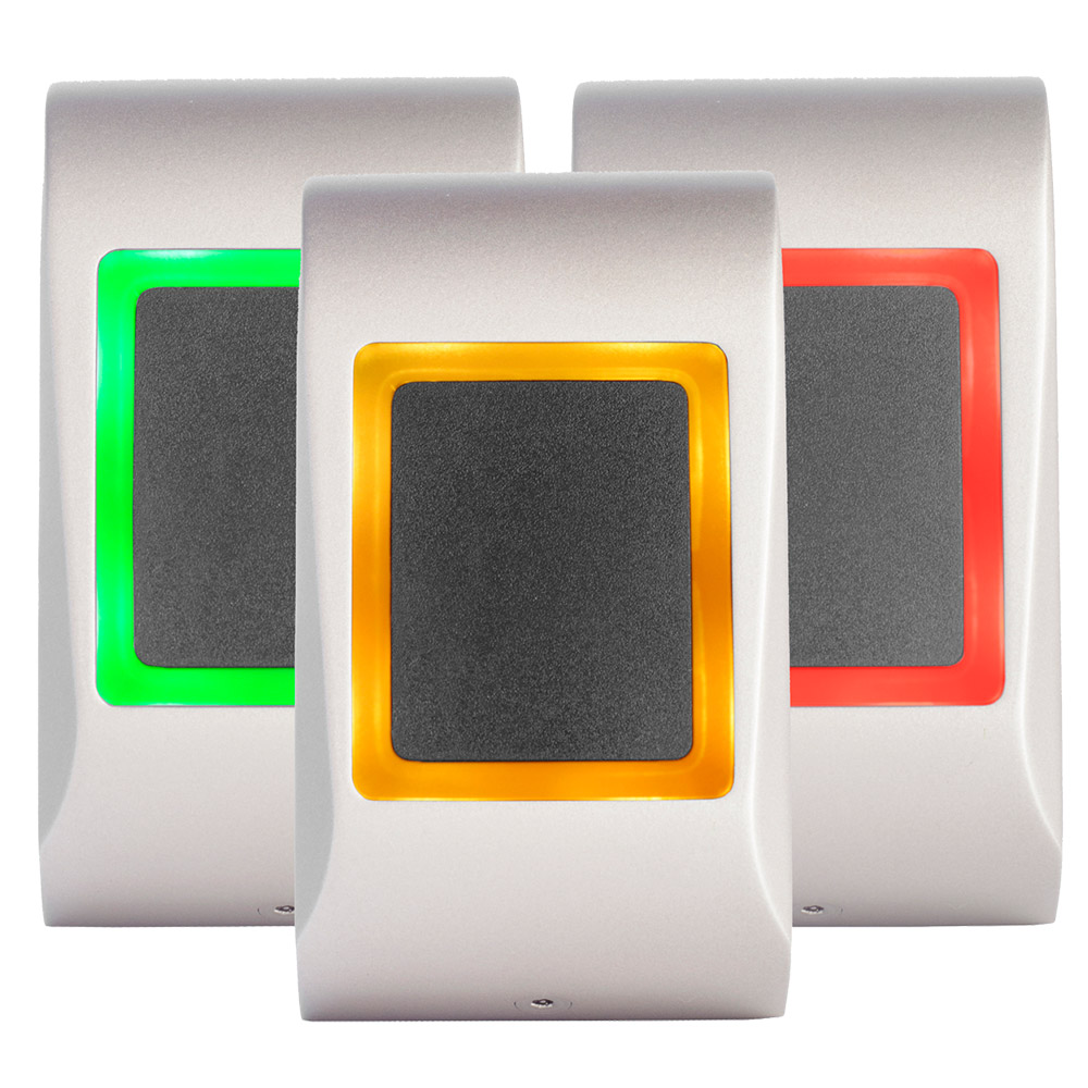 EM Prox-Leser mit Wiegand-Schnittstelle, silbernes Gehäuse, grüner/roter/oranger Rahmen um die Leserfläche, Frontansicht